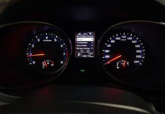 Подержанный автомобиль Hyundai Santa Fe 2013 года (14 фото)