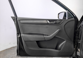 Подержанный автомобиль Skoda Rapid Liftback 2020 года (19 фото)