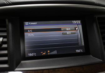 Подержанный автомобиль Infiniti QX60 2017 года (23 фото)