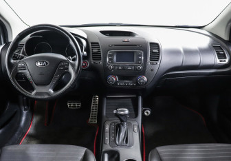 Подержанный автомобиль Kia Cerato Coupe 2013 года (6 фото)