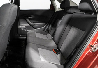 Подержанный автомобиль Volkswagen Polo Sedan 2012 года (10 фото)