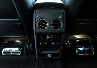 Подержанный автомобиль Rolls-Royce Cullinan 2019 года (28 фото)