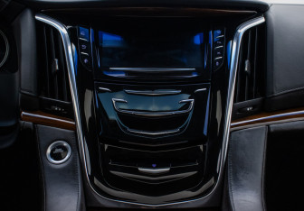 Подержанный автомобиль Cadillac Escalade Suv 2016 года (13 фото)