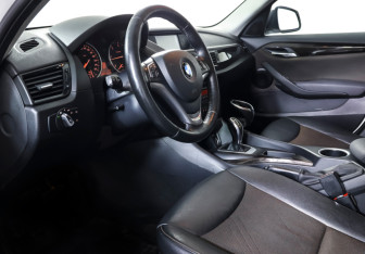 Подержанный автомобиль BMW X1 2013 года (15 фото)