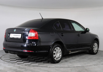 Подержанный автомобиль Skoda Octavia Liftback 2011 года (3 фото)