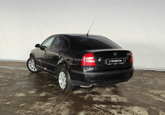 Подержанный автомобиль Skoda Octavia Liftback 2006 года (4 фото)