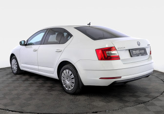 Подержанный автомобиль Skoda Octavia Liftback 2019 года (7 фото)