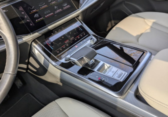 Подержанный автомобиль Audi Q7 2023 года (27 фото)