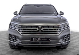 Подержанный автомобиль Volkswagen Touareg 2021 года (2 фото)