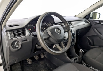 Подержанный автомобиль Skoda Rapid Liftback 2019 года (16 фото)