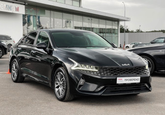 Подержанный автомобиль Kia K5 2021 года (3 фото)