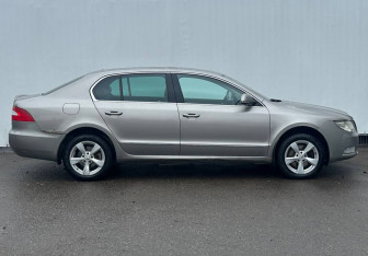Подержанный автомобиль Skoda Superb Liftback 2010 года (4 фото)