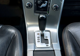 Подержанный автомобиль Volvo XC60 2011 года (16 фото)