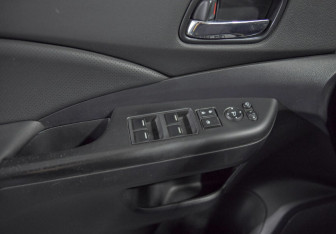 Подержанный автомобиль Honda CR-V 2017 года (14 фото)