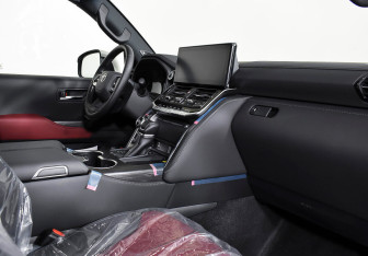 Подержанный автомобиль Toyota Land Cruiser Suv 2021 года (10 фото)
