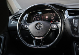 Подержанный автомобиль Volkswagen Tiguan 2017 года (12 фото)