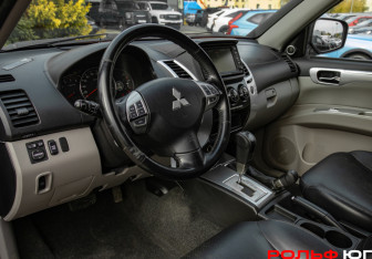 Подержанный автомобиль Mitsubishi Pajero Sport 2010 года (15 фото)