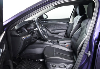 Подержанный автомобиль Skoda Octavia Liftback 2021 года (16 фото)