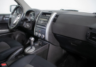 Подержанный автомобиль Nissan X-Trail 2009 года (9 фото)