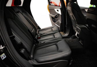 Подержанный автомобиль Audi Q7 2024 года (29 фото)