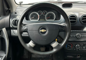 Подержанный автомобиль Chevrolet Aveo Sedan 2007 года (12 фото)