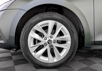 Подержанный автомобиль Skoda Octavia Liftback 2020 года (18 фото)