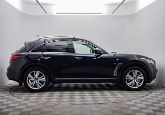 Подержанный автомобиль Infiniti QX70 2014 года (6 фото)
