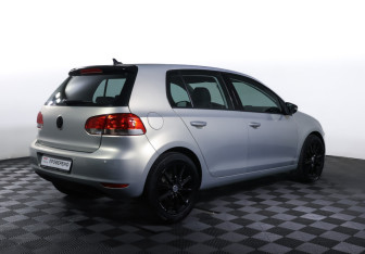 Подержанный автомобиль Volkswagen Golf Hatchback 2011 года (5 фото)