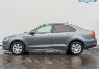 Подержанный автомобиль Volkswagen Jetta Sedan 2012 года (8 фото)