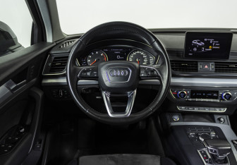 Подержанный автомобиль Audi Q5 2017 года (10 фото)