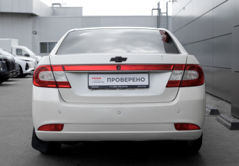 Подержанный автомобиль Chevrolet Epica 2011 года (4 фото)