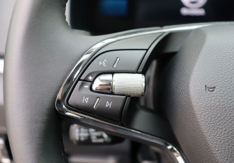 Подержанный автомобиль Skoda Karoq 2024 года (16 фото)