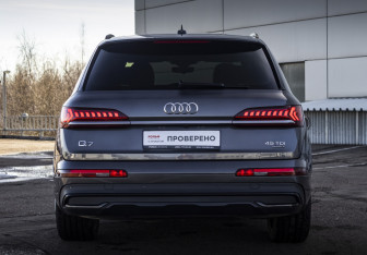 Подержанный автомобиль Audi Q7 2019 года (6 фото)