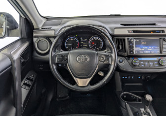 Подержанный автомобиль Toyota RAV4 2018 года (21 фото)