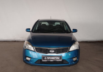 Подержанный автомобиль Kia Ceed Hatchback 2010 года (2 фото)