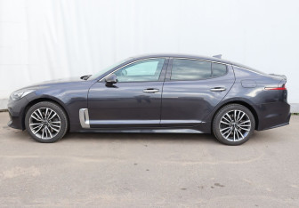 Подержанный автомобиль Kia Stinger 2019 года (8 фото)
