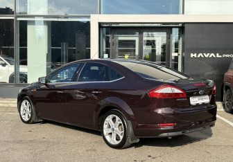 Подержанный автомобиль Ford Mondeo Sedan 2010 года (7 фото)
