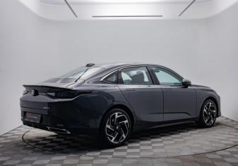 Подержанный автомобиль Changan Lamore 2024 года (5 фото)