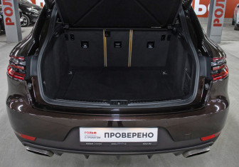 Подержанный автомобиль Porsche Macan 2018 года (10 фото)
