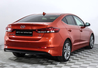 Подержанный автомобиль Hyundai Elantra Sedan 2017 года (3 фото)