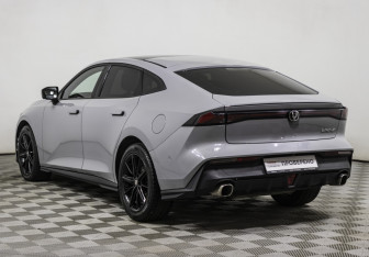 Подержанный автомобиль Changan UNI-V 2023 года (7 фото)