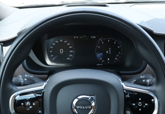 Подержанный автомобиль Volvo S90 2021 года (11 фото)