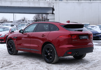 Подержанный автомобиль Jaguar F-Pace 2017 года (7 фото)