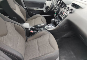 Подержанный автомобиль Peugeot 308 Hatchback 2013 года (9 фото)