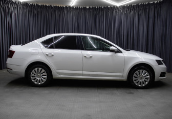 Подержанный автомобиль Skoda Octavia Liftback 2020 года (4 фото)