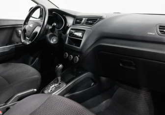 Подержанный автомобиль Kia Rio Sedan 2015 года (7 фото)