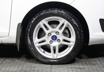 Подержанный автомобиль Ford Fiesta Sedan 2016 года (22 фото)
