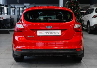 Подержанный автомобиль Ford Focus Hatchback 2012 года (5 фото)