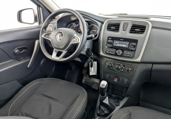 Подержанный автомобиль Renault Logan Sedan 2022 года (26 фото)