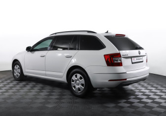 Подержанный автомобиль Skoda Octavia Wagon 2019 года (7 фото)